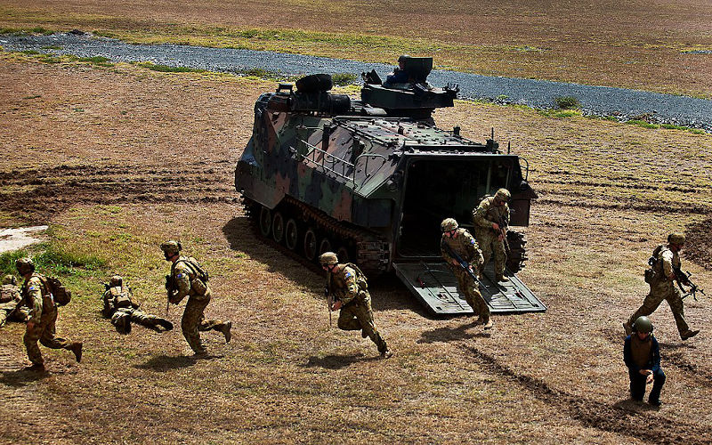 Australian Soldiers conduct a raid from Amphibious Assault Vehicles driven by U.S. Marines, RIMPAC 2012