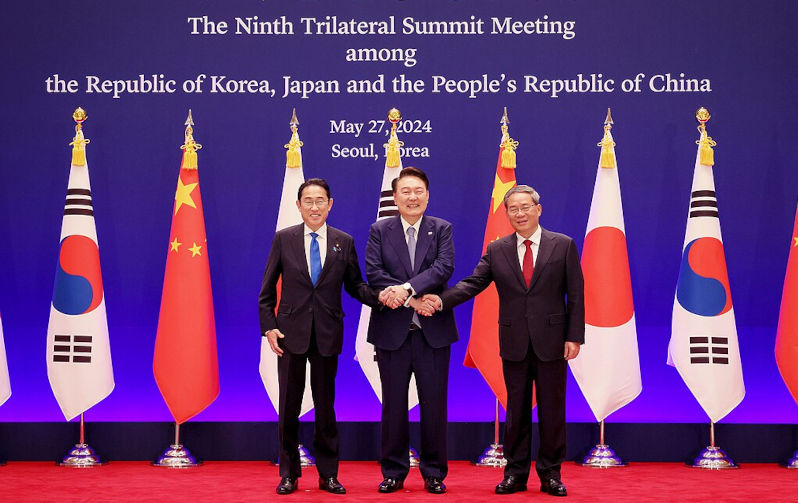 The 9th Trilateral Summit. North Asian Summit: hedging against the United States?