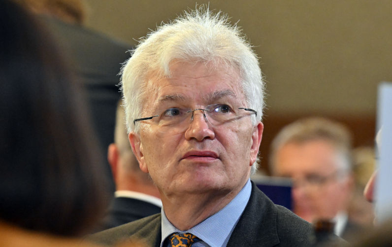 Secretary to the Department of the Prime Minister and Cabinet Professor Glyn Davis listens to Prime Minister Anthony Albanese at the National Press Club in Canberra, Wednesday, February 22, 2023. Image: AAP Image/Mick Tsikas