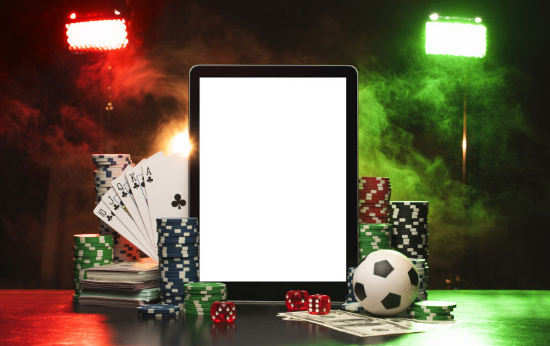 Blank-white-screen-with-poker-chips,-playing-cards.-Image:-iStock/Wpadington