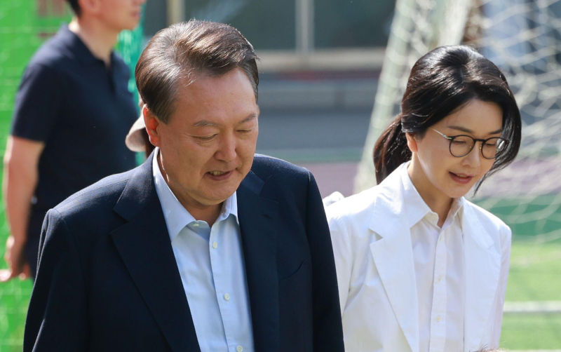 Former-President-Yoon-Suk-Yeol-cast-their-ballots-in-the-presidential-election.-(Yonhap)/2025-06-03-10:18:54/ -Photo-via-Newscom.-Image:-Alamy-Contributor:-Newscom/Alamy-Stock-Photo Image ID: 3BFPAKW