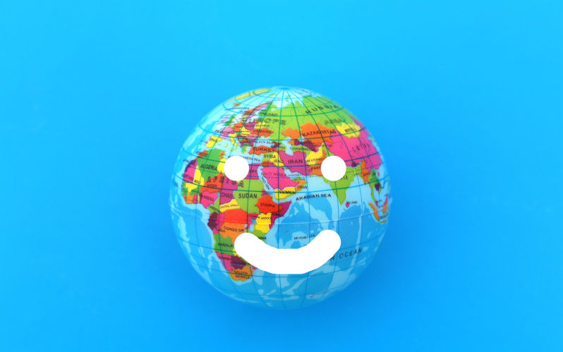 At the layout of the earth, facial expressions are cheerful with a smile. Image: iStock / Snezhana Kudryavtseva