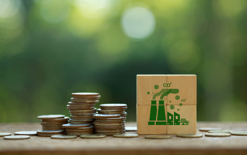 Economists want a carbon price comeback – but does Australia have the political courage?