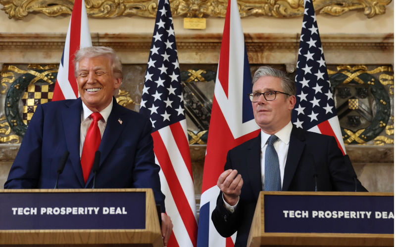 ELLESBOROUGH, ENGLAND, UK - 18 September 2025 - British Prime Minister Sir Keir Starmer with US President Donald Trump during a press conference at the PM's official country residence at Chequers in Buckinghamshire, England, UK during a State Visit hosted by the prime minister and King Charles III - Photo: Geopix/No 10/Lauren Hurley. Image: Alamy Contributor: Geopix. Image ID:3CN1KKJ