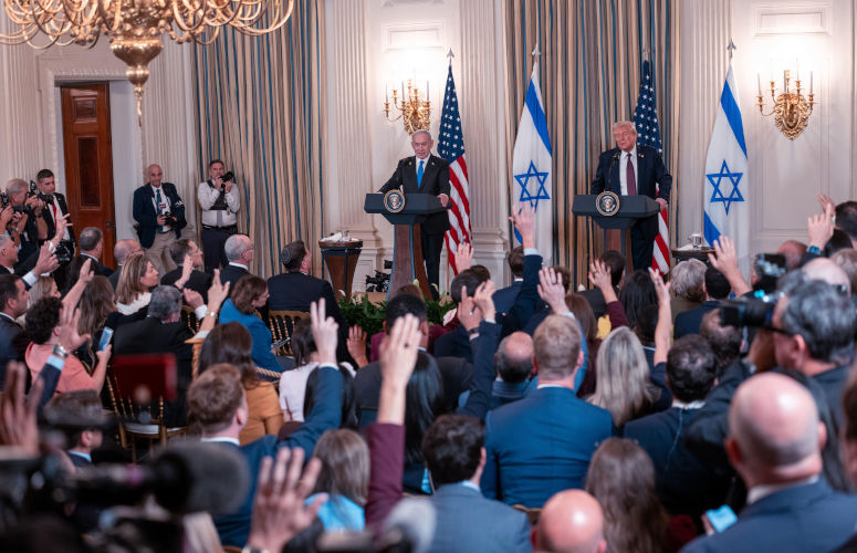 Washington, Dc, USA. 29th Sep, 2025. President DONALD TRUMP and Israeli Prime Minister Benjamin Netanyahu hold a joint press briefing following their bilateral meeting in the White House on September 29, 2025. The two leaders believe they have a framework for a final peace agreement ready to be signed by all parties, which would lead to a ceasefire, the release of hostages, and the establishment of an international commission to oversee the governance of Gaza. (Credit Image: © Andrew Leyden/ZUMA Press Wire) EDITORIAL USAGE ONLY! Not for Commercial USAGE!. Image: Alamy. Contributor:ZUMA Press, Inc. Image ID:3CR6XPK