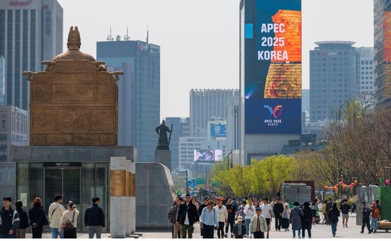 An APEC 2025 large scale promotional video and a statue of King Sejong the Great are seen at Gwanghwamun Square in central Seoul. Gwanghwamun Square in front of Gwanghwamun, the main gate of Gyeongbokgung Palace, a tourist attraction in Seoul, is a public square in central Seoul. It is a historically important place that penetrates centuries of Korean history, and statues of Admiral Yi Sunshin and King Sejong the Great, were built during the Joseon Dynasty are erected. Image Alamy. ContributorSOPA Images Limited. Image ID3APDKKK