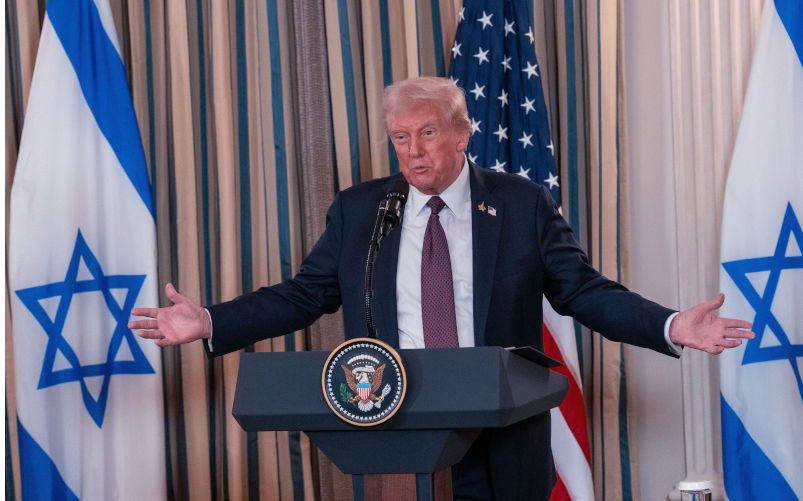 Washington, Dc, USA. 29th Sep, 2025. President DONALD TRUMP and Israeli Prime Minister Benjamin Netanyahu hold a joint press briefing following their bilateral meeting in the White House on September 29, 2025. The two leaders believe they have a framework for a final peace agreement ready to be signed by all parties, which would lead to a ceasefire, the release of hostages, and the establishment of an international commission to oversee the governance of Gaza. (Credit Image: © Andrew Leyden/ZUMA Press Wire) EDITORIAL USAGE ONLY! Not for Commercial USAGE! Credit: ZUMA Press, Inc./Alamy Live New. Contributor: ZUMA Press, Inc. Image ID:3CR6XGK
