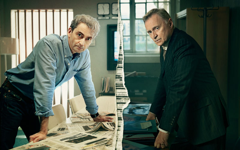 THE HACK Pictured DAVID TENNANT as Nick Davies and ROBERT CARLYLE as Dave Cook. Credit ITV Plc and STAN