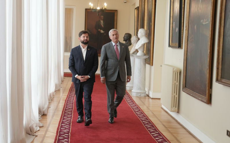 Gabriel_Boric_Font,_recibe_en_el_Palacio_de_La_Moneda_al_presidente_electo,_José_Antonio_Kast_(03)c Image wikimedia commons By Gobierno de Chile, CC BY 3.0 cl, https commons.wikimedia.org w index.php?curid=180003519