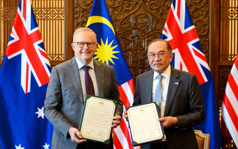 Cover image for Albanese and Anwar align behind Pope’s call for peace