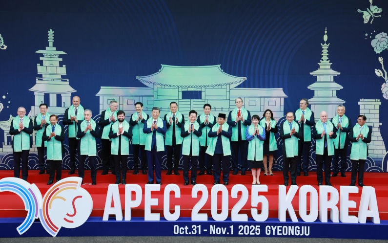 APEC 2025 Front row from left to right, Australian Prime Minister Anthony Albanese, Brunei Sultan Hassanal Bolkiah, Canadian Prime Minister Mark Carney, Chiles President Gabriel Boric, Chinese President Xi Jinping, South Korean President Lee Jae Myung, Indonesian President Prabowo Subianto, Japanese Prime Minister Sanae Takaichi, Malaysia Prime Minister Anwar Ibrahim, New Zealand Prime Minister Christopher Luxon, Philippines President Ferdinand Marcos Jr., and back row from left to right, Hong Kong Chief Executive John Lee, Papua New Guinea Deputy Prime Minister John Rosso, Russias Deputy Prime Minister Alexei Overchuk, Singapores Prime Minister Lawrence Wong, Thailands Prime Minister Anutin Charnvirakul, Vietnams President Luong Cuong, U.S. Secretary of the Treasury Scott Bessent, Perus Minister of Foreign Trade and Tourism Teresa Mera, Mexicos Economy Secretary Marcelo Ebrard, Taiwans envoy to the 2025 APEC Economic Leaders Meeting Lin Hsini stand for a group photo at the AsiaPacific Economic Cooperation (APEC) Economic Leaders Meeting in Gyeongju, South Korea, Saturday, Nov. 1, 2025. Image AAPYonhap via AP