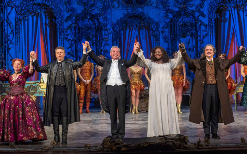 Cast and conductor, curtain call, La Traviata, Metropolitan Opera House, New York City, USA Image Alamy Image ID 2PGJRXB
