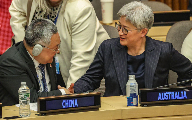 New York, New York, USA. 25th Sep, 2025. Australia, Minister of Foreign Affairs, PENNY WONG greets FU CONG, Permanent Representative of China at the Second G20 Foreign Ministers Meeting, hosted by South Africa during UNGA80, where ministers addressed peace and security, debt and economic reform, and multilateral cooperation on global conflicts and climate challenges. Image © Bianca Otero ZUMA Press Wire Alamy ID 3CPE6HF