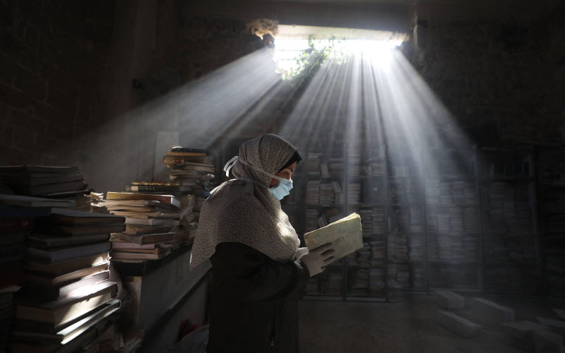 Palestinian volunteers dust books as part of the initial rescue and restoration of books and manuscripts destroyed during the twoyear Israeli bombardment of the Gaza Strip Palestinian volunteers dust books as part of the initial rescue and restoration of books and manuscripts destroyed during the twoyear Israeli bombardment of the Gaza Strip. The work is taking place inside the library of the Great Omari Mosque in Gaza City s Old City on March 2, 2026. The library, which once housed approximately 20,000 books, now contains fewer than 4,000 after suffering extensive damage during the Gaza war Image IMAGO Omar Ashtawy apaimages Alamy ID 3DXBCAT