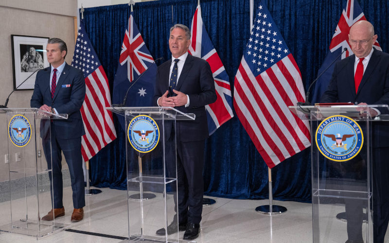 Secretary of War Pete Hegseth, United Kingdom Secretary of State for Defense John Healey, and Australian Deputy Prime Minister and Minister of Defense Richard Marles meet with members of the press prior to a trilateral exchange at the Pentagon, Washington, D.C., Dec. 10, 2025. Image DoW Photo U.S. Navy Petty Officer 1st Class Eric Brann Alamy ID 3DAH8MW