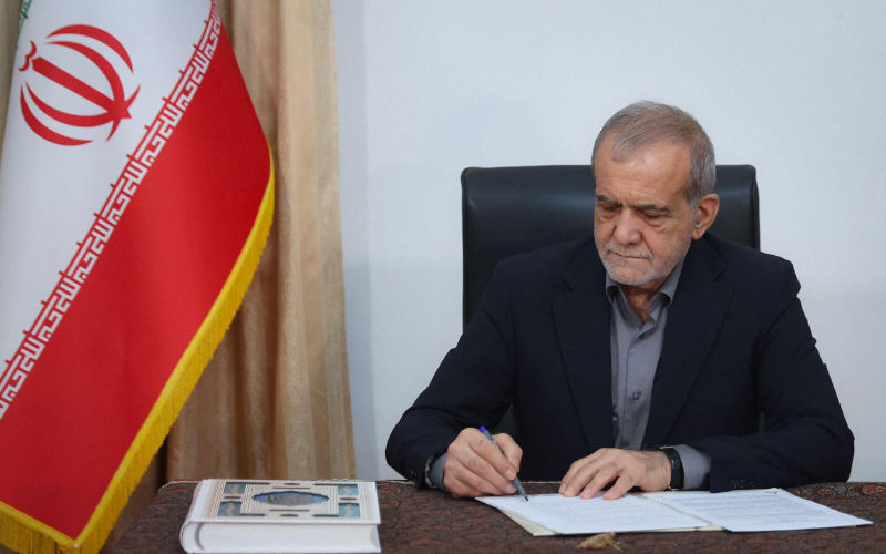 June 18, 2026, Tehran, Iran Iranian President MASOUD PEZESHKIAN signs a memorandum of understanding in Tehran after the document was signed by U.S. President Donald Trump, as both sides moved to end the war and open negotiations on a broader agreement. The United States and Iran signed the memorandum early on June 18, 2026, aimed at ending a regional conflict that erupted on February 28 following U.S.Israeli strikes on Iran, while setting the stage for further talks on issues including Irans nuclear programme, sanctions relief and regional security. Image Iranian Presidency Zuma Press Alamy Image ID 3ERG22R