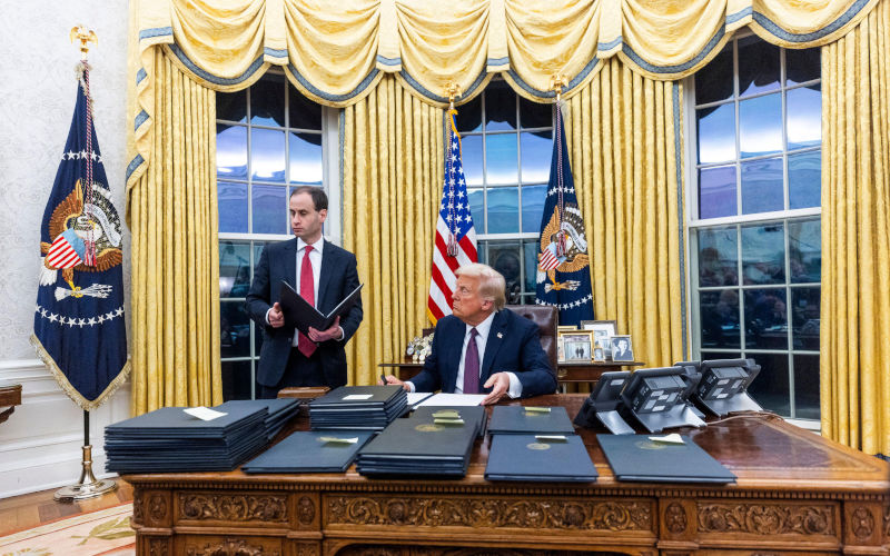 Washington, United States. 20th Jan, 2025. President Donald Trump signs numerous executive orders, including pardons for defendants from the January 6th riots and a delay on the TikTok ban, on the first day of his presidency in the Oval Office of the White House in Washington, DC, on Monday, January 20, 2025. Photo by Jim Lo Scalzo UPI Credit UPI Alamy Live News Image ID 2S849KK