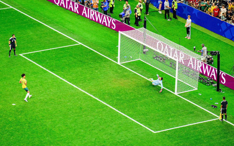 Arlington, Texas, USA. 3rd July, 2026. Egypt goalkeeper Mostafa Shobeir (23) watches as Australia defender Lucas Herrington (25) hits his penalty on the crossbar in the FIFA World Cup 2026, round of 32 football match between Australia and Egypt on July 03, 2026. Image Luis Revilla Mata ZUMA Press Wire Alamy image ID 3EYJ6H7