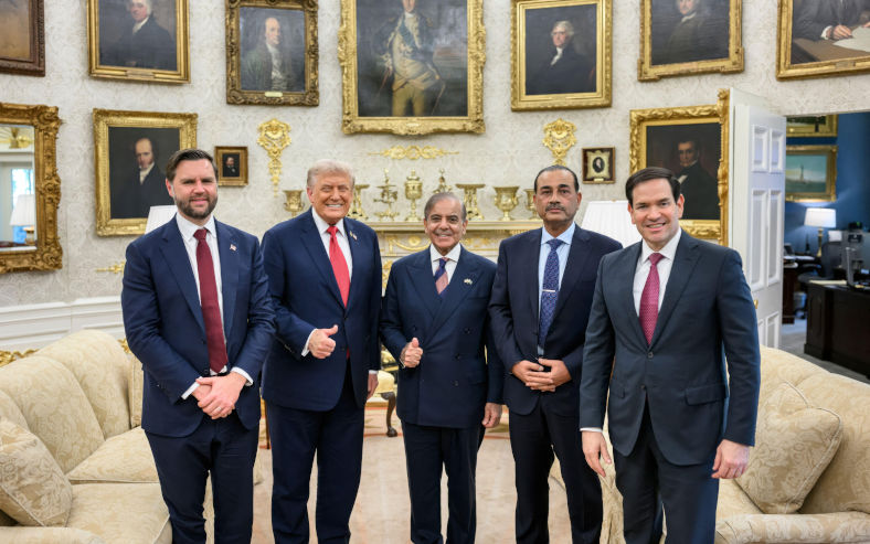 President Donald Trump, Vice President JD Vance, and Secretary of State Marco Rubio pose for a photo with Prime Minister Shehbaz Sharif and Field Marshal Asim Munir of Pakistan, Thursday, September 25, 2025, in the Oval Office. Official White House Photo by Daniel Torok. Alamy Alamy Image ID 3CPM3DC