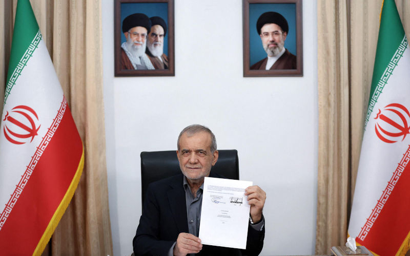 June 18, 2026, Tehran, Iran Iranian President MASOUD PEZESHKIAN displays a memorandum of understanding after signing it in Tehran, after the document was signed by U.S. President Donald Trump, as both sides moved to end the war and open negotiations on a broader agreement. Image Alamy Zuma Press. Image ID 3ERG238