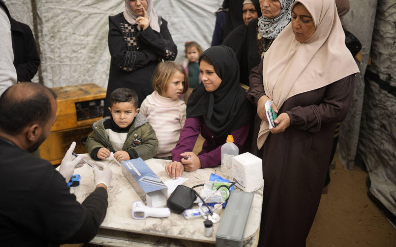 Medical teams operate a mobile clinic bus run by INARA, providing basic healthcare to displaced Palestinians in tent camps across the Gaza Strip, as hospitals and health facilities remain damaged or out of service amid the ongoing war. Image Alamy IPhotoIMAGO Omar Ashtawy apaimages Alamy Image ID 3DPF821