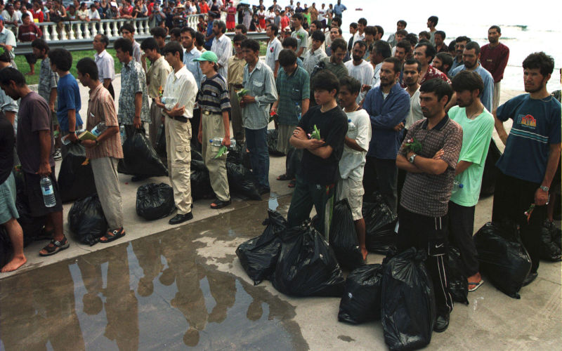 Sep 17, 2001 Yaren, Nauru The HMAS Manoora begins discharging the first batch of refugees from the MV Tampa. Image Alamy Sinartus Sosrodjojo JiwaFoto ZUMA Press Image ID 3A27560