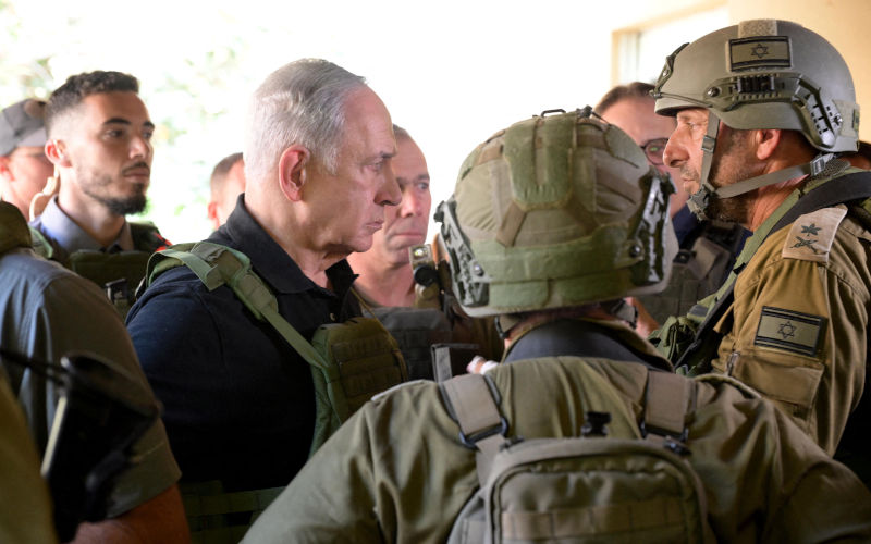 Israeli Prime Minister Benjamin Netanyahu (left) tours Kibbutz Bari and Kfar Gaza and talks with the soldiers, on October 14, 2023, a week after the Hamas attacks from Gaza Strip. Image Abaca Press Alamy Live News Image ID 2T210HA Image ID