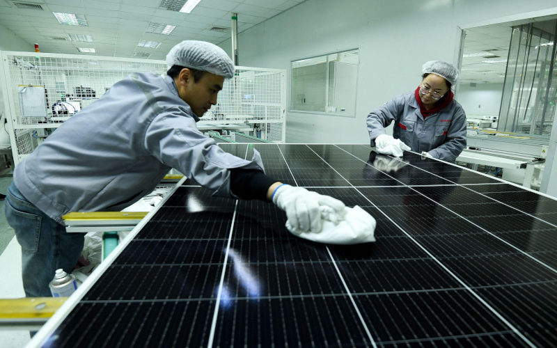 ZHANGJIAKOU, CHINA JANUARY 23, 2024 Workers produce solar photovoltaic modules for export at a workshop of an energy technology company in the Zhuolu Economic Development Zone in Zhangjiakou city, Hebei province, China, January 23, 2024. Image Alamy Cynthia Lee Alamy image ID 2WE3E6T