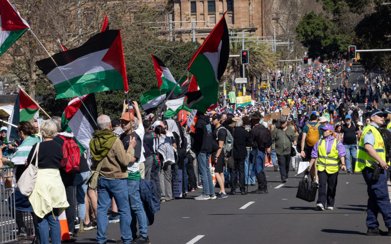 Counter protestors along the Sydney Marathon in Hyde Park, during the March for Australia antiimmigration rally at Belmore Park in Sydney, Sunday, August 30, 2026. Image AAP Image Nadir Kinani