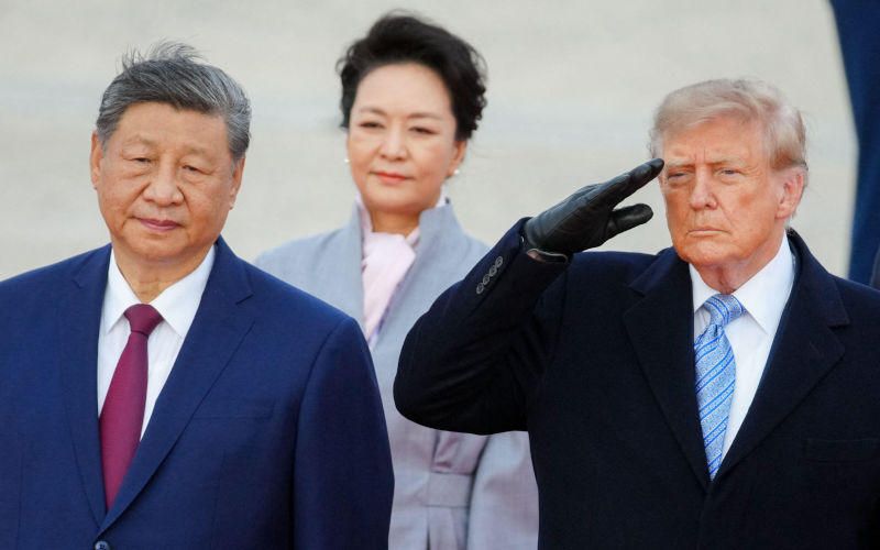 Xi Jinping, Peng Liyuan, Chinas first lady, and US President Donald Trump, during an arrival ceremony at Joint Base Andrews, Maryland, US, on Wednesday, Sept. 23, 2026. Image Al Drago Pool via CNP Photo via Credit Newscom Alamy Live News Alamy Image ID Al Drago Pool via CNP Photo via Newscom Alamy Live News Image ID 3FKAR7B