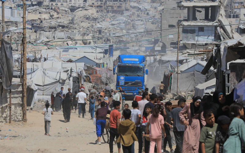 Displaced Palestinians endure harsh conditions amid Gaza destruction General views show displaced Palestinians living in tents amid extensive destruction in the alZarqa area, east of Gaza City, on June 17, 2026. Thousands of displaced families continue to live in temporary shelters surrounded by Israel war damaged buildings and rubble as they face difficult humanitarian conditions across the Gaza Strip. Image Belal Osama apaimages. Alamy image ID 3ER6K2B