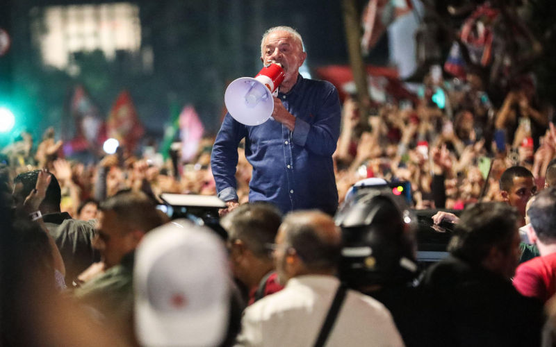 Sao Paulo, Brazil. 26th Oct, 2026. President Luiz Inacio Lula da Silva celebrates his reelection with his supporters on Paulista Avenue, in the central region of Sao Paulo, on the evening of Sunday, October 25, 2026. Image Marina Uezima Brazil Photo Press Alamy Live News Image ID 3FY7G2M