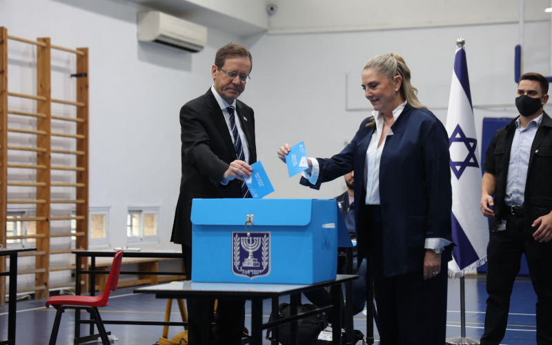 West Jerusalem, Israel. 27th Oct, 2026. WEST JERUSALEM, OCTOBER 27, 2026 Israeli President Isaac Herzog and voters cast their ballots at a polling station in West Jerusalem during elections for Israels parliament, the Knesset. Image Saeed Qaq JNA PRESS Alamy Live News Image ID 3FYGCWK